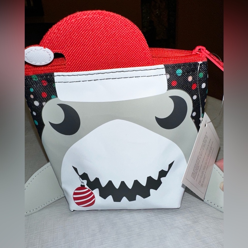 NWT Thirty-One cool zip snacker pattern Holiday Shark.